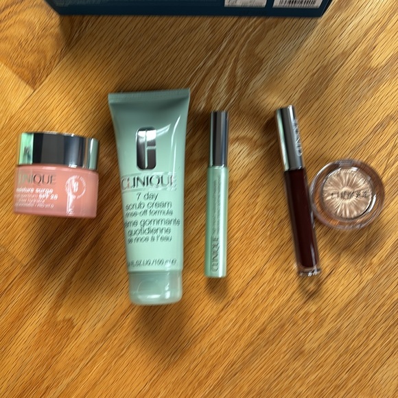 Clinique - Picture 6 of 8